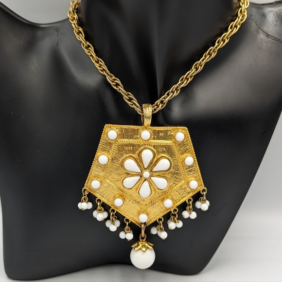 Gold Tone Necklace Milk Glass Cabochons Statement Pendant Rope Chain Vintage - Picture 3 of 10